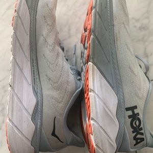 Women's HOKA One One size 9